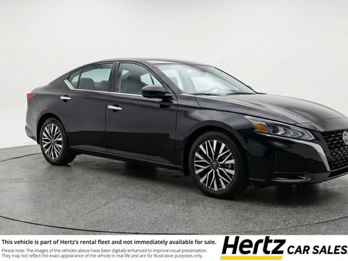 Used 2025 Nissan Altima 2.5 SV FWD image 1