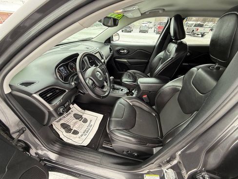 Used 2021 Jeep Cherokee Latitude Plus image 12