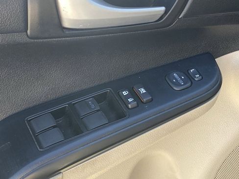 Used 2014 Toyota Camry LE image 6