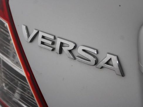 Used 2018 Nissan Versa S Plus FWD image 6