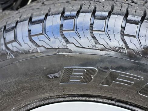 Used 2024 Toyota Tacoma TRD Off-Road AWD/4WD image 11