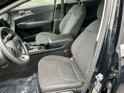 Used 2025 Kia Sportage LX FWD image 31