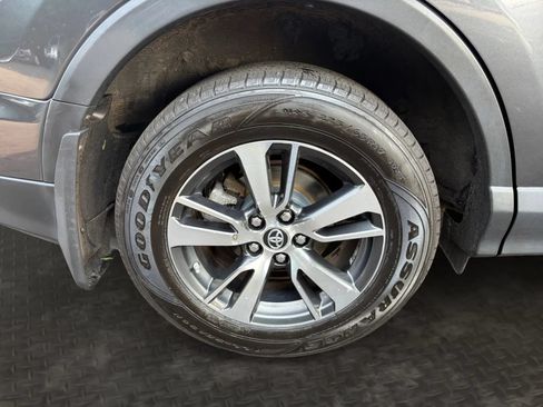 Used 2018 Toyota RAV4 XLE AWD/4WD image 40