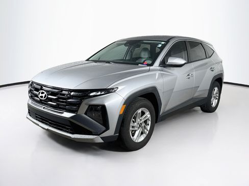 Used 2025 Hyundai Tucson SE FWD image 4