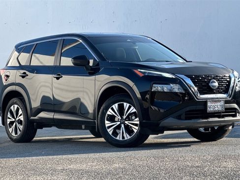 Used 2023 Nissan Rogue SV image 2
