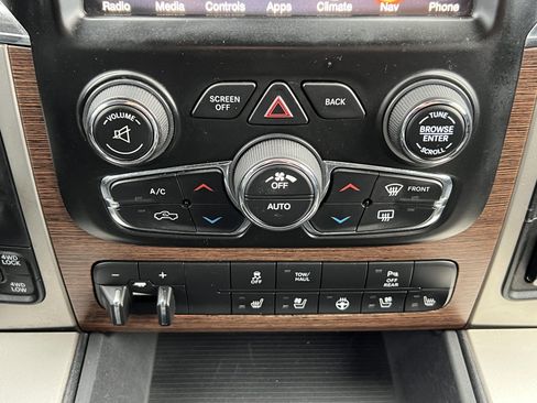 Used 2017 RAM 1500 Laramie image 32