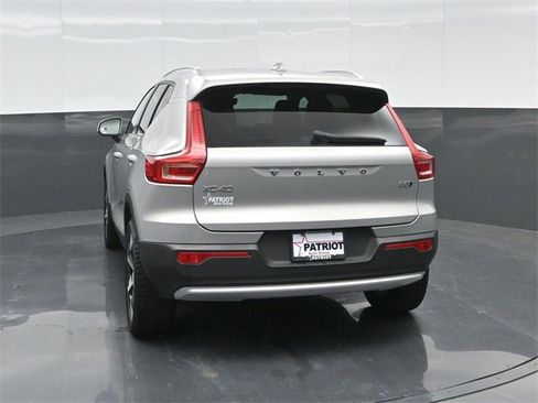 Used 2024 Volvo XC40 B5 Plus image 3