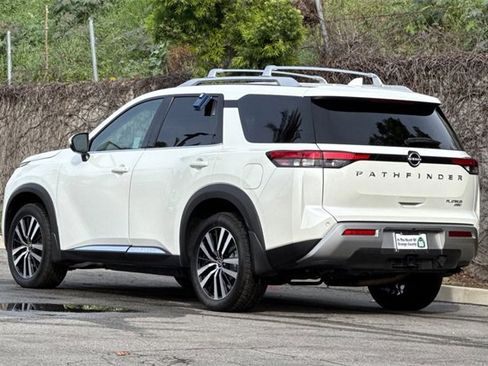 Used 2023 Nissan Pathfinder Platinum image 6