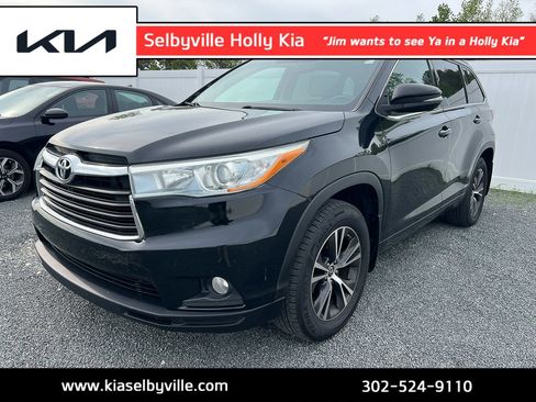 Used 2016 Toyota Highlander XLE AWD/4WD image 1