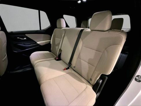 Used 2022 Chevrolet Traverse LS FWD image 28