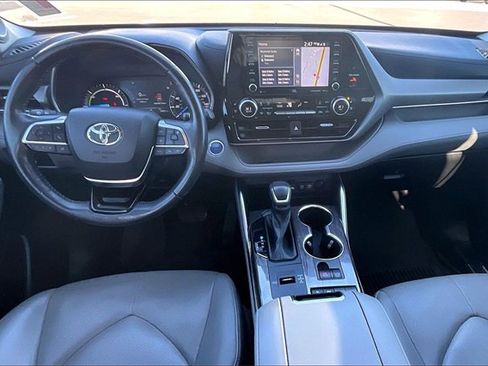 Used 2021 Toyota Highlander Limited image 15