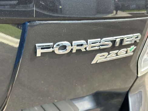 Used 2017 Subaru Forester 2.5i Premium w/ All-Weather Package AWD/4WD image 8