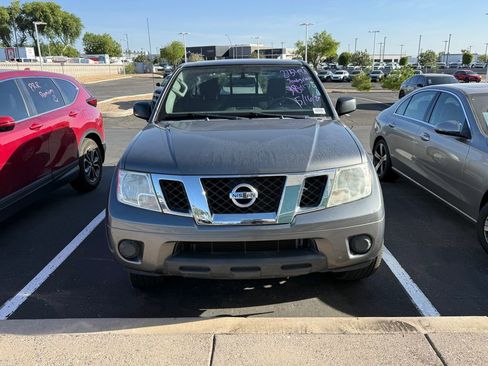 Used 2019 Nissan Frontier SV RWD image 2