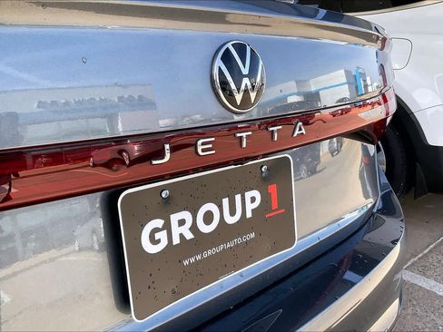 Used 2025 Volkswagen Jetta S image 11