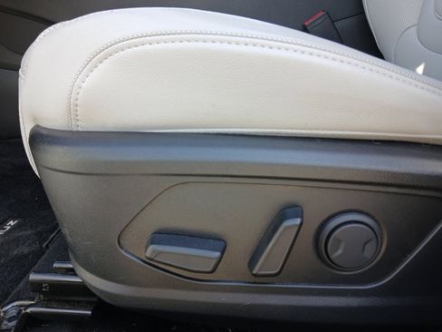 Used 2025 Hyundai Santa Cruz Limited AWD/4WD image 18