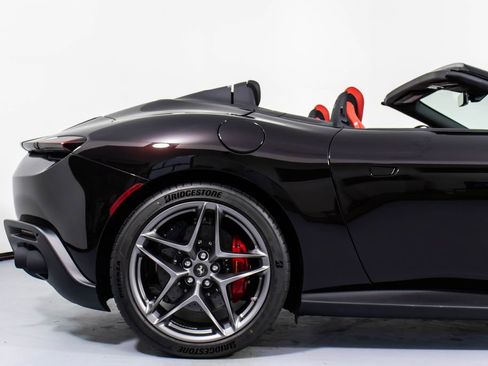 Certified 2025 Ferrari Roma Spider RWD image 17