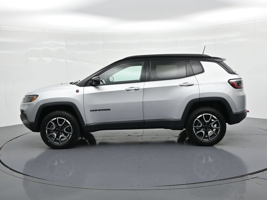 Used 2025 Jeep Compass Trailhawk AWD/4WD image 8
