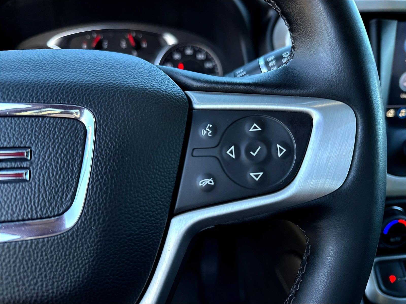 Used 2023 GMC Acadia SLT w/ Preferred Package AWD/4WD image 14