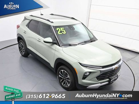 Used 2025 Chevrolet TrailBlazer LT w/ LT Cold Weather Package AWD/4WD image 28