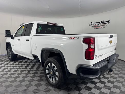 Used 2024 Chevrolet Silverado 2500 Custom w/ Custom Value Package AWD/4WD image 9