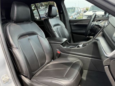 Used 2024 Jeep Grand Cherokee Limited w/ Black Appearance Package AWD/4WD image 35