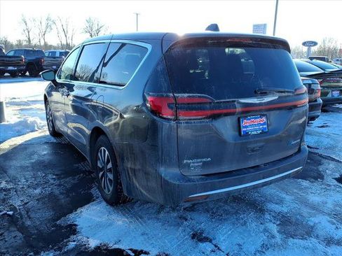 Used 2022 Chrysler Pacifica Touring-L image 4