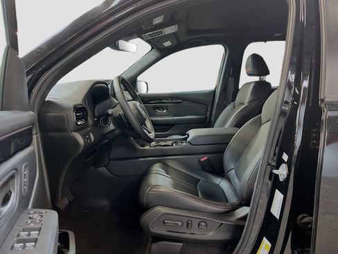Used 2025 Honda Pilot TrailSport image 20