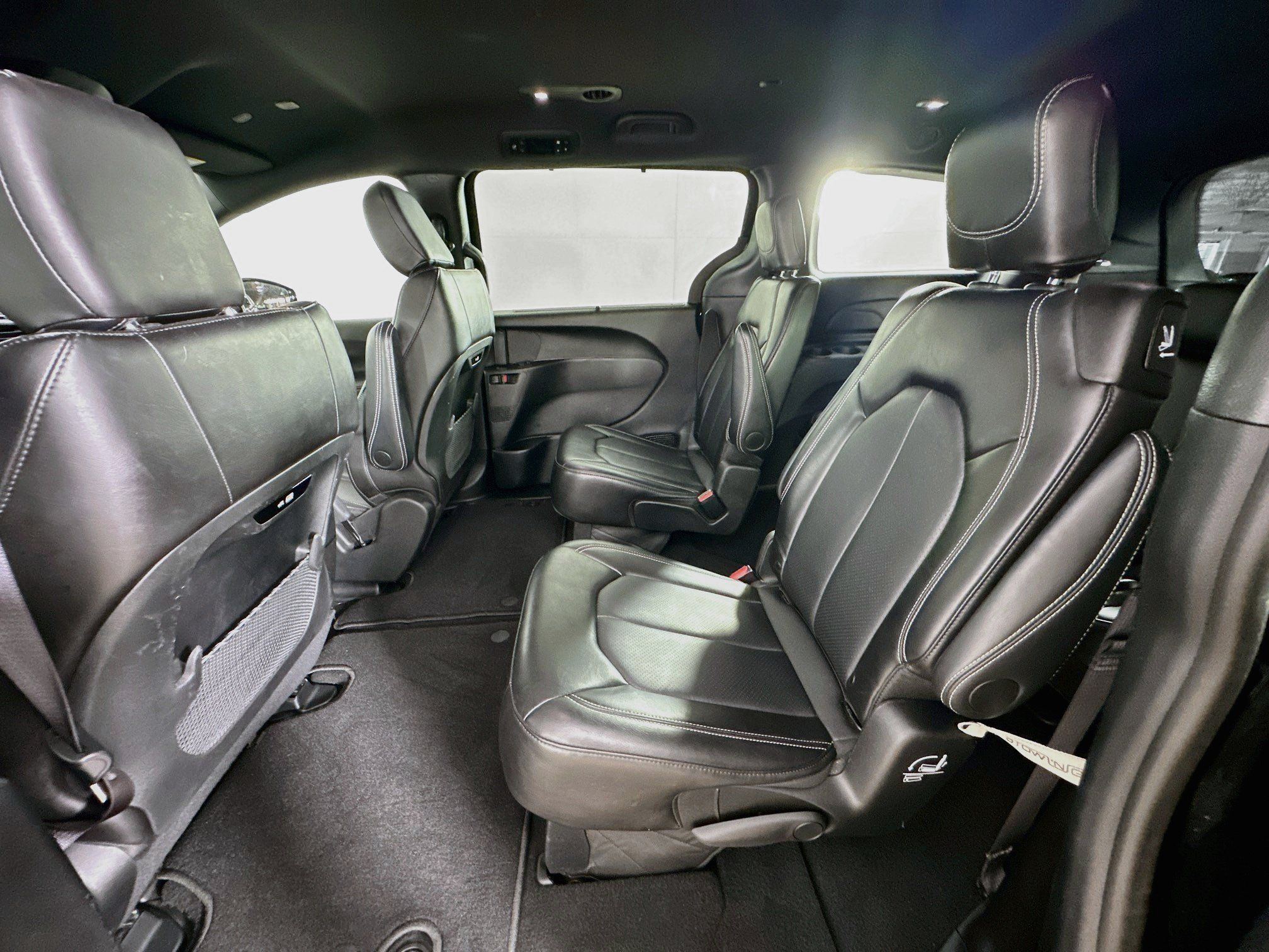 Used 2025 Chrysler Pacifica Select FWD image 27