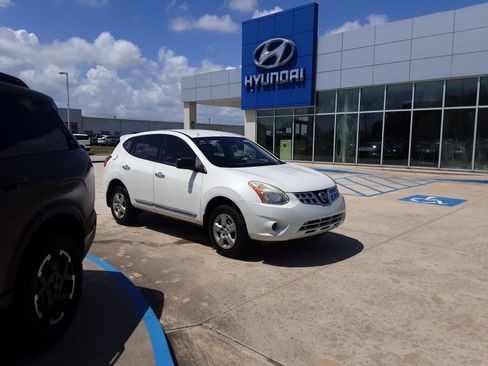 Used 2012 Nissan Rogue S image 1