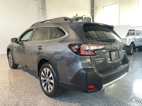 Used 2025 Subaru Outback Limited AWD/4WD image 21