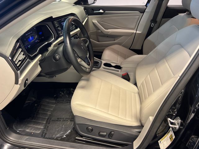 Certified 2024 Volkswagen Jetta SE FWD image 6