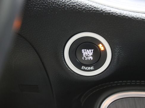 Used 2016 Dodge Challenger R/T image 15