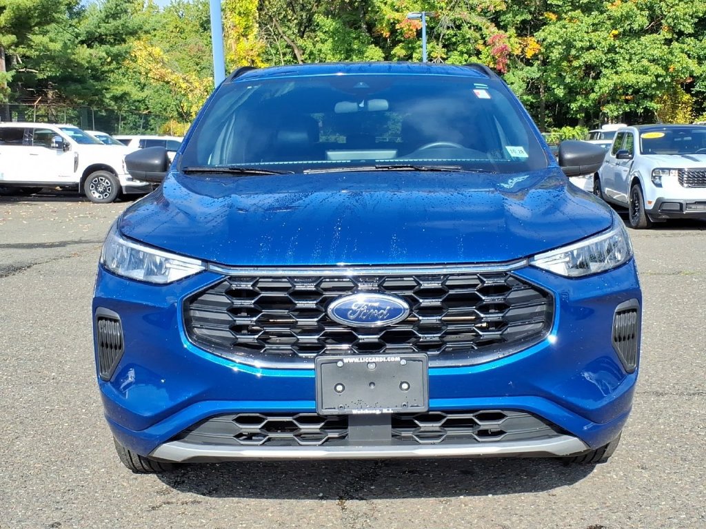 Used 2023 Ford Escape ST-Line w/ Tech Pack #1 AWD/4WD image 2
