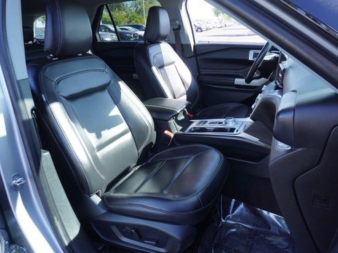 Used 2022 Ford Explorer XLT w/ Equipment Group 202A image 13