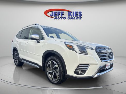 Used 2022 Subaru Forester Touring image 3