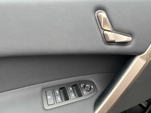 New 2026 BMW iX xDrive60 AWD/4WD image 18