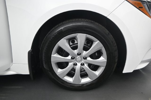 Used 2025 Toyota Corolla LE FWD image 14