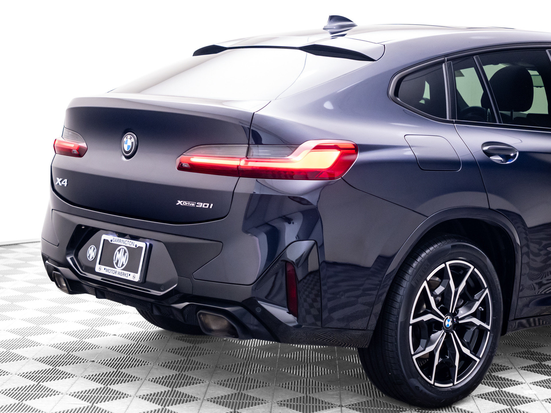 Used 2025 BMW X4 xDrive30i AWD/4WD image 35