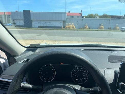Used 2025 Nissan Altima 2.5 SV FWD image 35
