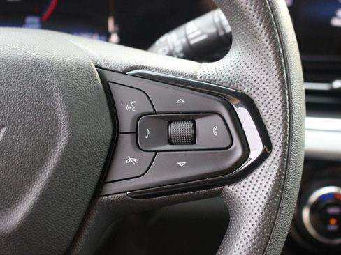 Used 2024 Chevrolet Trax LT FWD image 19