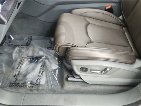 Used 2023 Audi Q8 Prestige w/ Prestige Package image 35