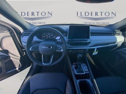 New 2026 Jeep Compass Latitude image 22