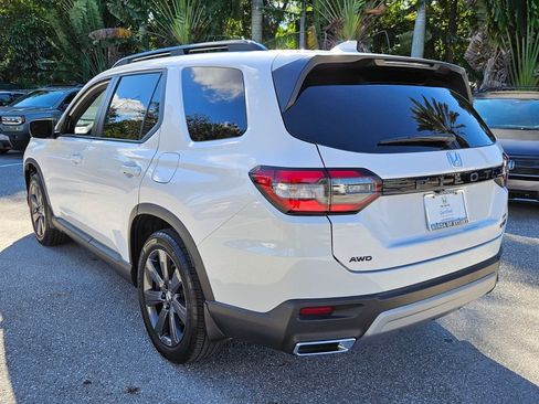 Certified 2024 Honda Pilot Sport image 11