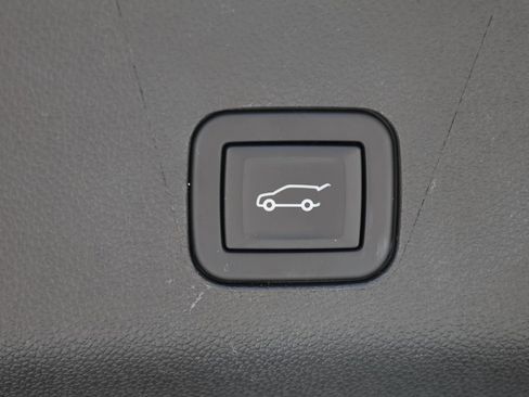 Used 2024 Chevrolet Tahoe High Country RWD image 10