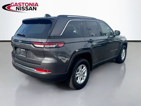 Used 2023 Jeep Grand Cherokee Laredo AWD/4WD image 9