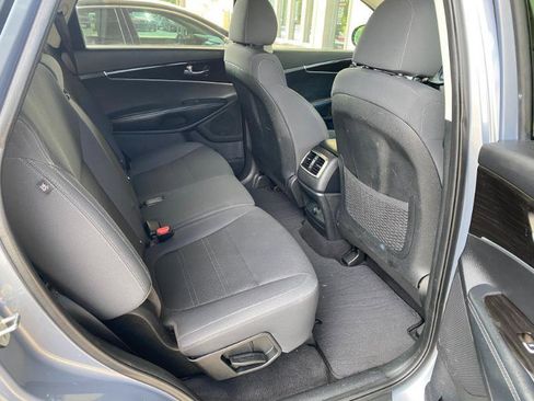 Used 2019 Kia Sorento L FWD image 18