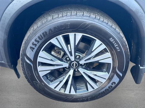 Used 2023 Nissan Rogue SV image 12