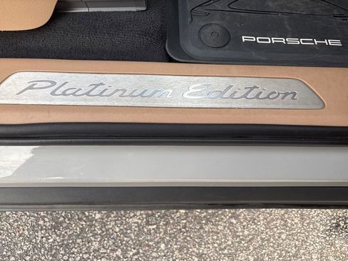 Used 2022 Porsche Cayenne Platinum Edition image 28