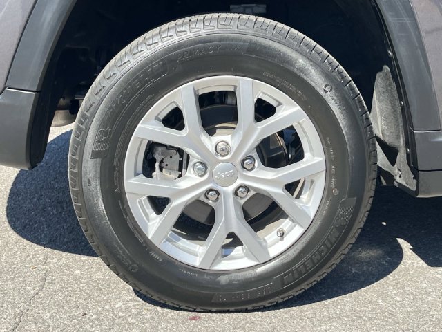 Used 2023 Jeep Grand Cherokee Limited RWD image 12