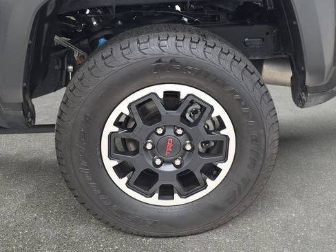 Certified 2024 Toyota Tacoma TRD Off-Road AWD/4WD image 29
